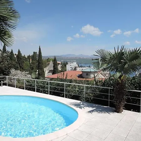 Deluxe Pool-apartment Appartement